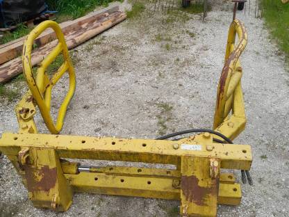 Bild 3:Stoll Rundballenzange