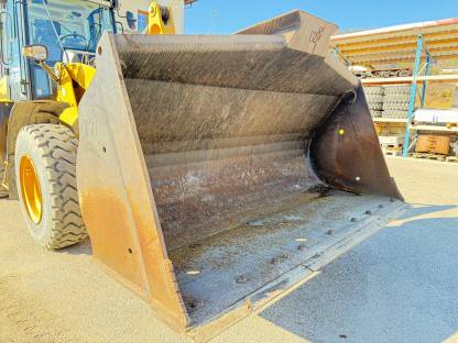 Bild 7:Radladerschaufel