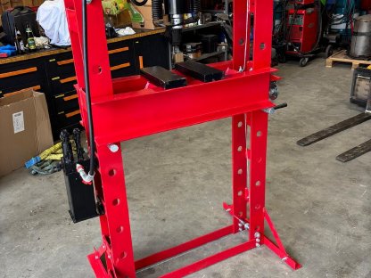 Bild 6:50 t Hydr. Werkstattpresse