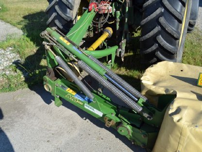 Bild 6:Krone Scheibenmähwerk, Pöttinger Erntewagen