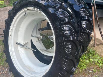 Bild 2:Zwillingsräder Trinker 270/95R36