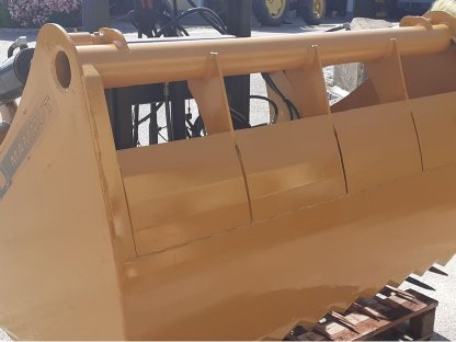 Bild 2:Siloschneidzange aus Betriebsauflösung zu verkaufen