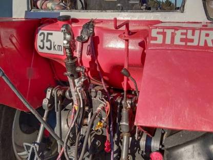 Bild 9:Traktor Steyr 8070 mit Frontlader und Heckgewicht