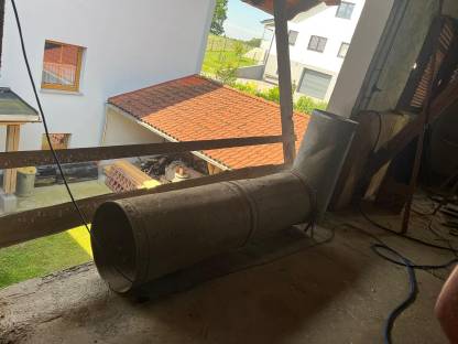 Bild 3:Auer Heugebläse + Verteiler