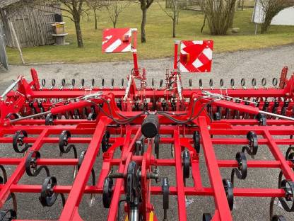 Bild 8:Verleihe 5 m Kreiselegge und 4 m Vibrostar