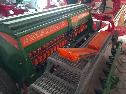 Verkaufe Kreiselegge Pöttinger (Bj. 2004) + Sämaschine Amazone (Bj. 2013)
