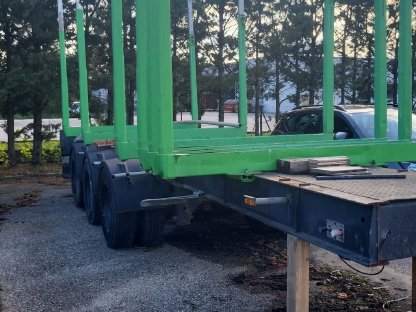 Rungenstöcke evtl. mit Tridem-Fahrgestell