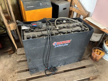 Bild 8:Linde Elektrostapler E12 mit Triplexmast