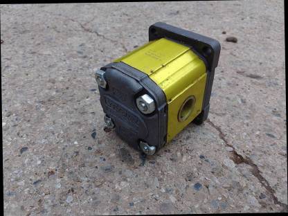 Bild 3:Hydraulikpumpe neu