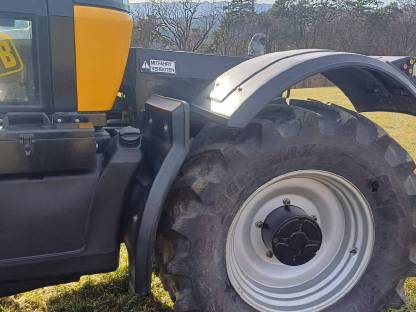 Traktor JCB 2135