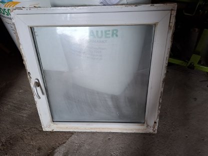 Stallfenster und Flügeltor