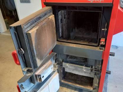 Bild 3:Hoval Agrolyt Holzvergaser