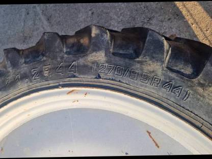 Bild 9:Pflegereifen Case IH Deutz Komplettsatz