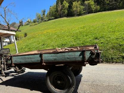 Bild 2:Anhänger Traktor