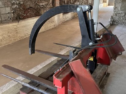 Bild 6:Hauer Palettengabel mit Greifarm