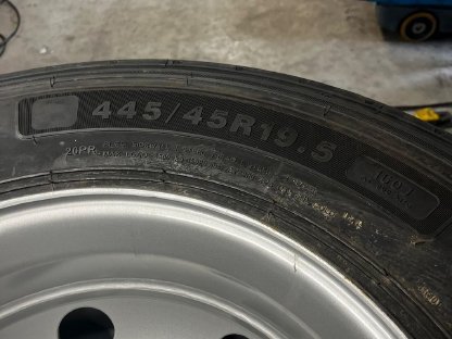 Komplettrad 445/45 R19.5