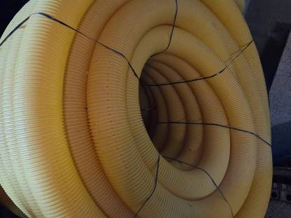 Bild 2:Rohre und Schächte