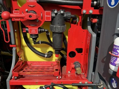 Bild 4:Kverneland Feldspritze ixter B10