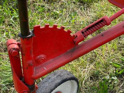 Bild 3:Bandrechen, Heuraupe pöttinger