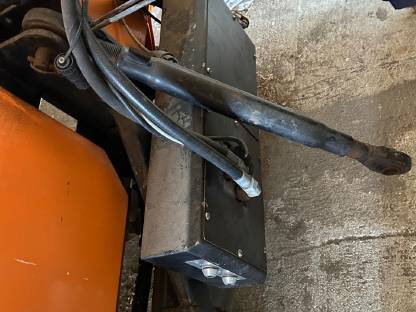 Bild 6:Schneepflug und Salzstreuer