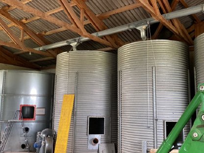Getreidelager Siloanlage mit Elevator und Trogschnecke