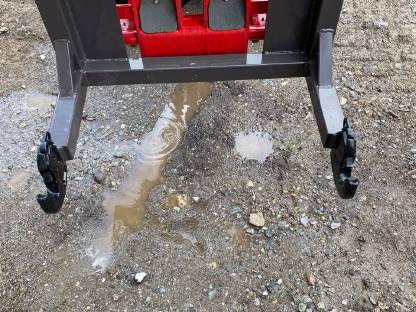 Bild 3:Adapter von Weidemann auf 3-Punkt Kat II