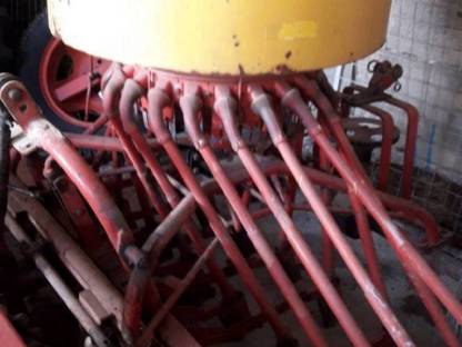Bild 4:Sähmaschine 2,5 m Kverneland