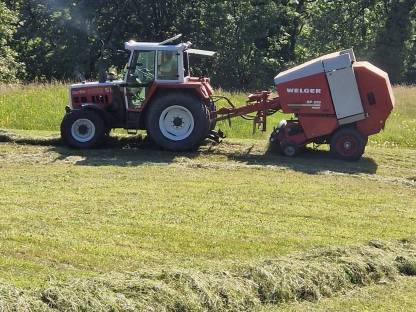 Bild 2:Rundballenpressen