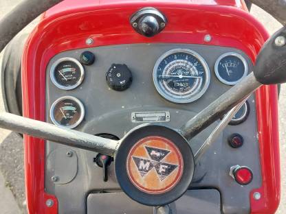 Bild 6:Massey Ferguson 165