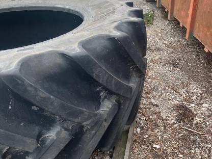 Bild 2:Reifen Mitas SFT 710/70 R42