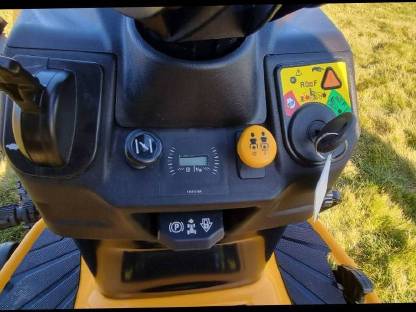Bild 4:Cub Cadet Rasenmähtraktor XT2QR106