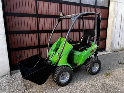 Minilader Avant 220