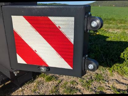 Bild 9:Frontkiste Traktorbox Frontbox Werkzeugkiste Frontgewicht