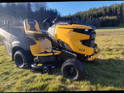 Cub Cadet Rasenmähtraktor XT2QR106