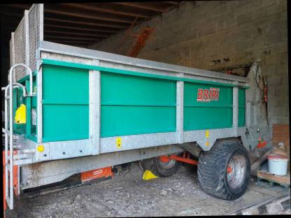 Bild 2:Miststreuer Briri E8000