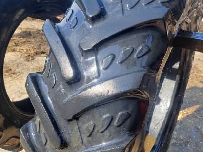 Reifen 320/70 R24