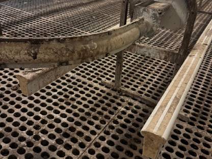 Bild 2:Hühner Stalleinrichtung