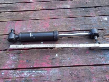 Bild 2:Lenkzylinder MF Traktor