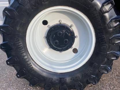 Bild 2:Kompletträder Trelleborg TM 800