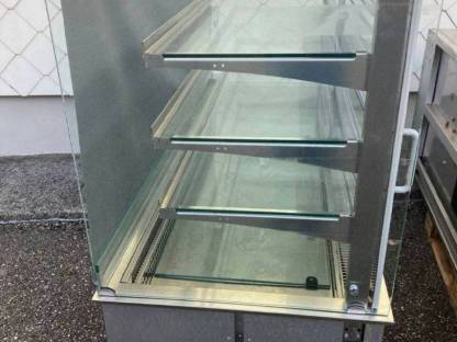 Bild 2:Glasvitrine mit Unterbau