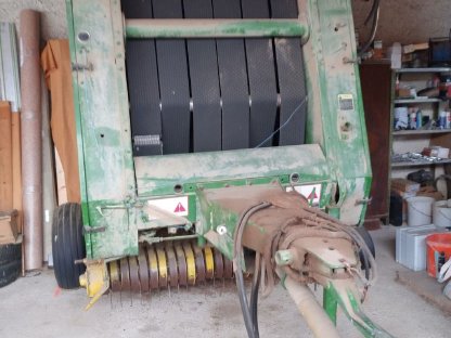 Rundballenpresse John Deere 550