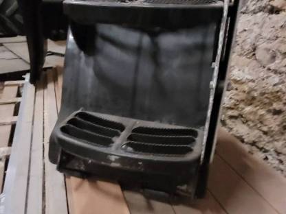 Bild 2:Batteriekasten Valtra N174