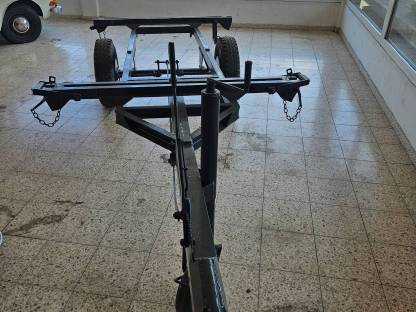 Bild 2:Traktor Oldtimer Anhänger Rahmen