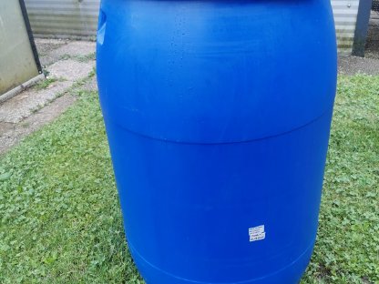 Neuwertige Wassertonne 220L