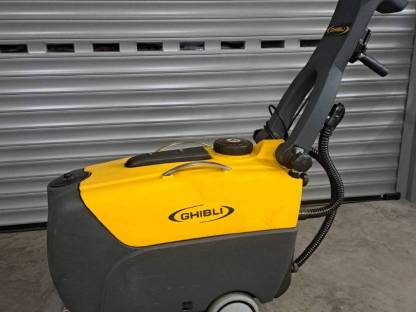 Bild 2:Scheuersaugmaschine mit Akku Ghibli B38