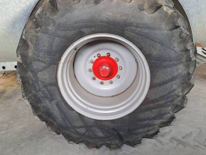 Bild 2:Verkaufe BKT 800/65R32 30.5L-32 Reifen