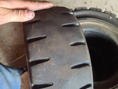 Bild 2:Staplerreifen 140/55-9 Magnum