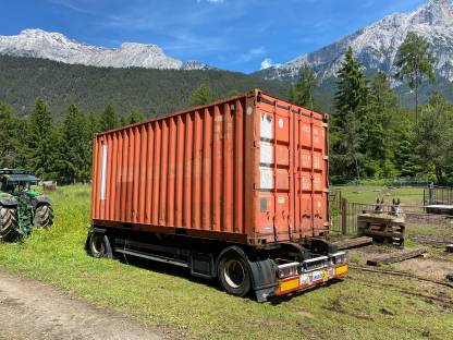Bild 2:Wechselaufbau Containeranhänger und Container