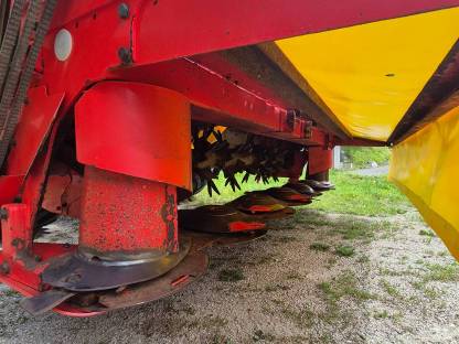 Bild 5:Pöttinger 306 Novacat Frontmähwerk