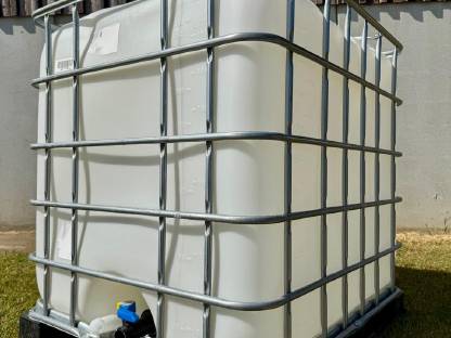 Bild 2:Neuwertige 1.000 l Kunststofftanks (IBC)